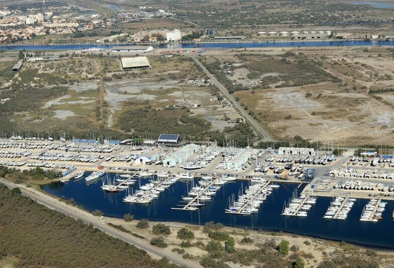 Vue aérienne de Port-Saint-Louis-du-Rhône.
